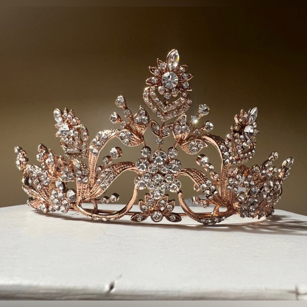 Tiara and matching jewelry